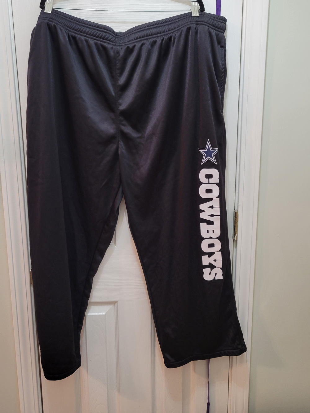 Dallas Cowboys Men's Black Athletic Joggers with Side Logo